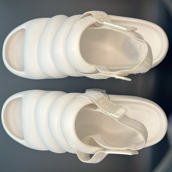 UGG Women’s Aww Yeah Platform - Picture 2 of 7